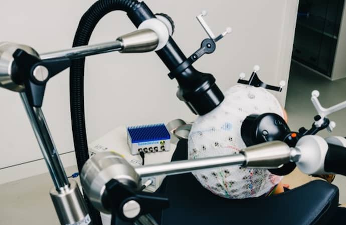 SYNC2BRAIN - Developing Personalized Brain Stimulation Therapy with Real-Time Simulation