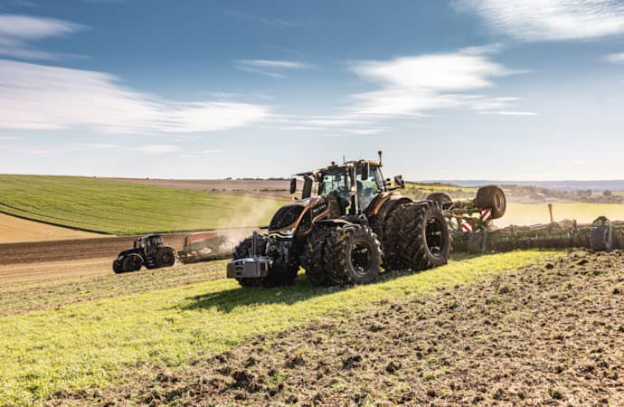 VALTRA (AGCO) - Tractor Test-Drives Meet ECU Testing